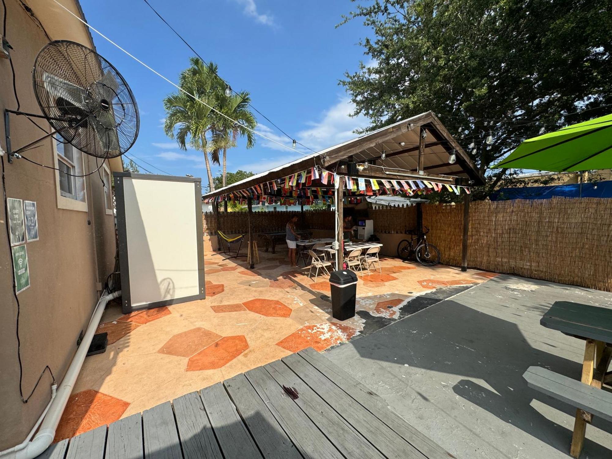 Wynwood Beds Hostel Маями Екстериор снимка